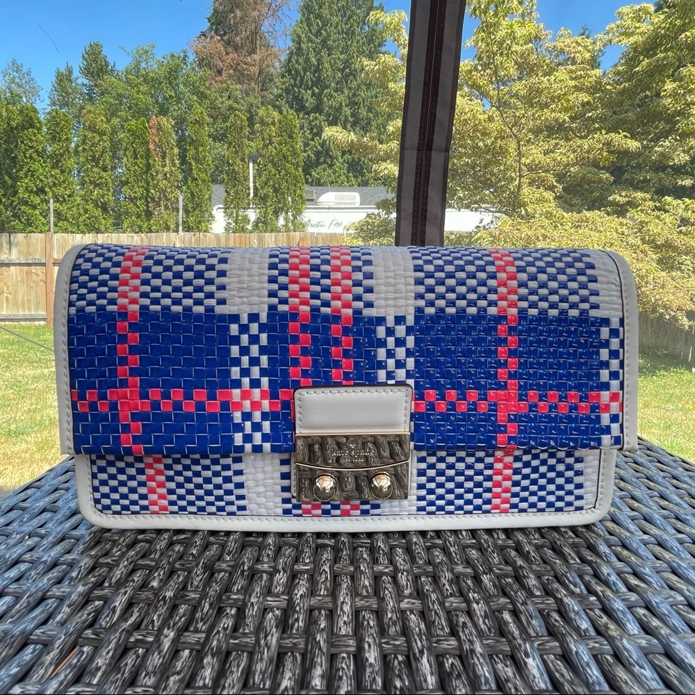 Kate Spade Chloe Finn woven clutch bag blue white